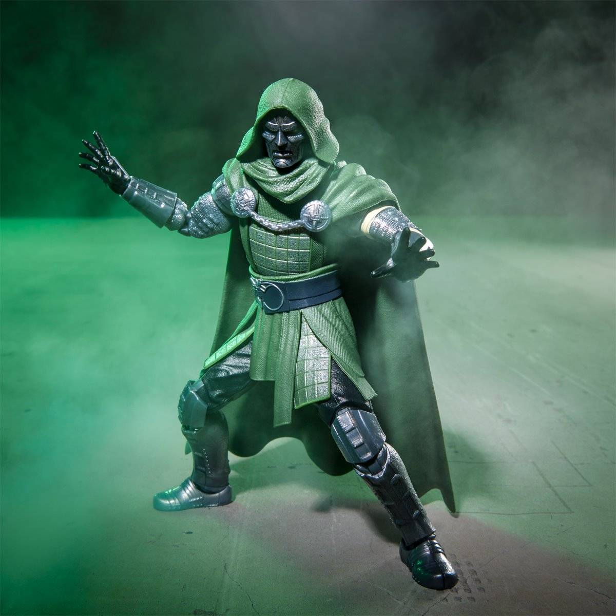 Marvel Legends Avengers Doomsday: Doctor Doom 6″ Figure - Image 4