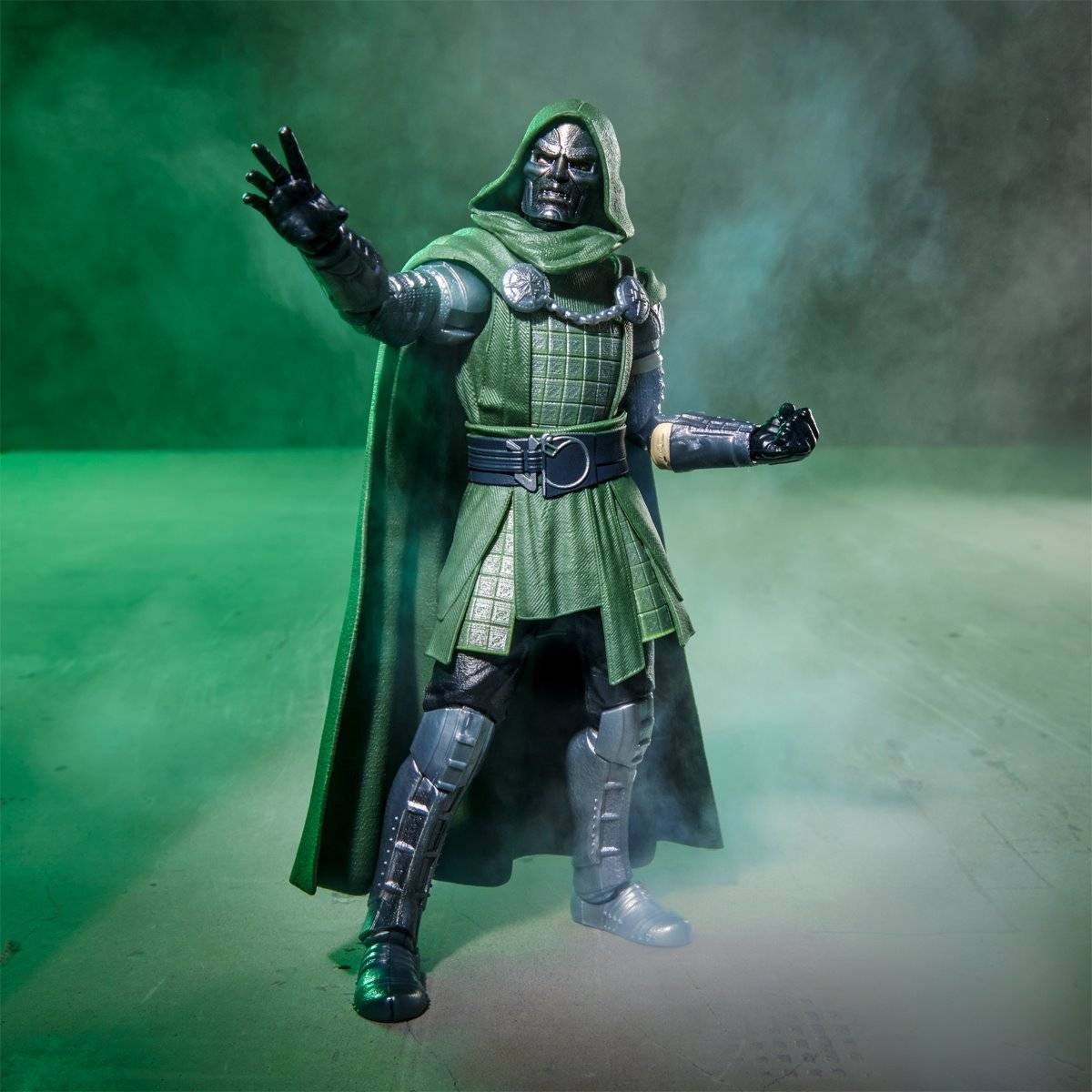 Marvel Legends Avengers Doomsday: Doctor Doom 6″ Figure - Image 7
